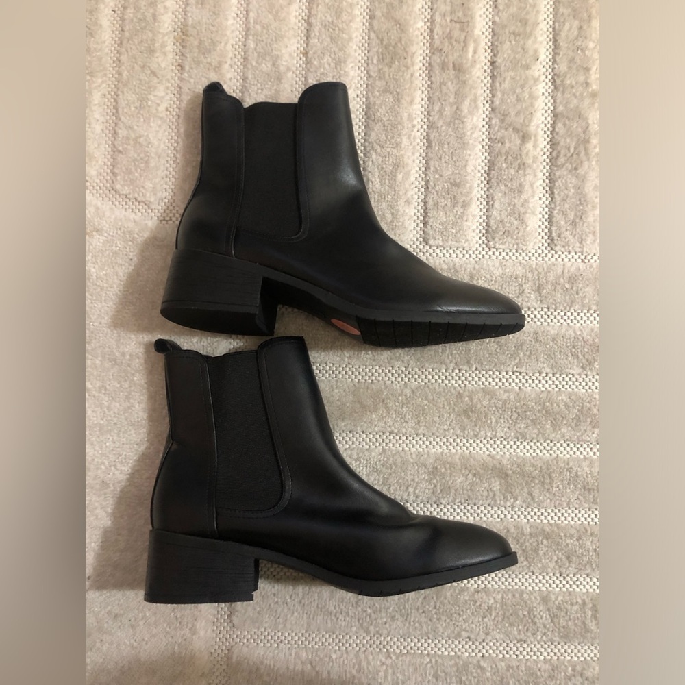 Kenneth Cole Reaction Black Leather Chelsea Boots - Low Block Heel